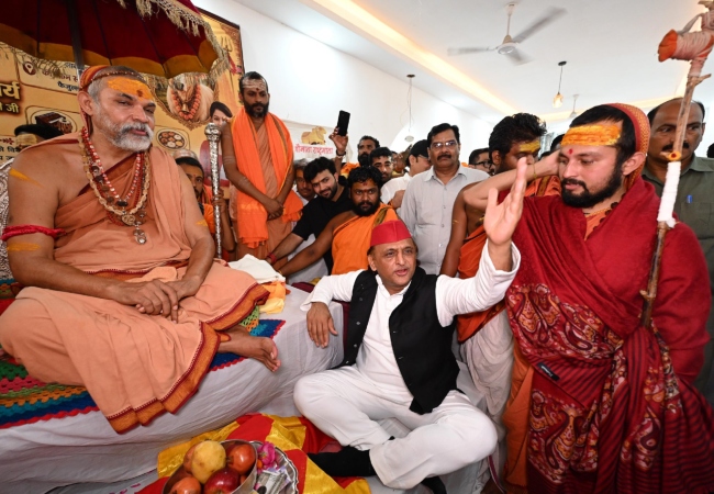 'अधर्मियों के चंगुल से धर्म को मुक्ति दिलाने के लिए सार्थक वार्ता...' अखिलेश ने शंकराचार्य स्वामी अविमुक्तेश्वरानंद से भेंट के बाद कही बड़ी बात