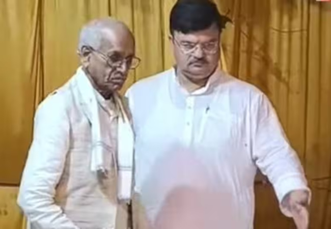 Video-अयोध्या चढ़ावा चोरी कांड के आरोपी अनुकल्प मिश्रा ने 50 लाख रुपये से अधिक खर्च कर किया रामकथा का भव्य आयोजन, पहुंचे थे चंपत राय