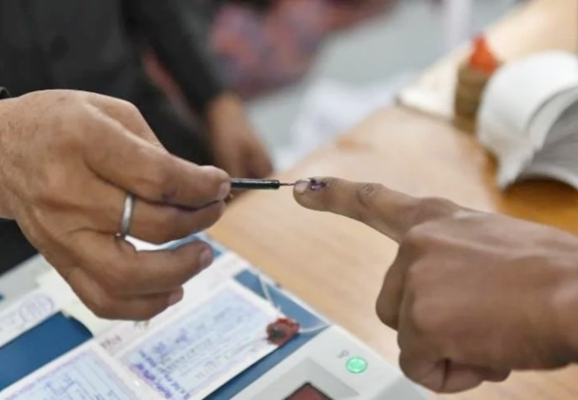Assembly By-Election Voting : आज बांकीपुर, दतिया और मंजलपुर विधानसभा सीट पर बीजेपी की साख दांव पर, तीनों सीटों पर वोटिंग जारी