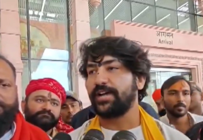 अयोध्या पहुंचे धीरेंद्र शास्त्री का बड़ा बयान, बोले- संतों और मंदिर पर से लोगों की श्रद्धा घटाने का चल रहा है षड्यंत्र, कुछ कालनेमि लोग सक्रिय
