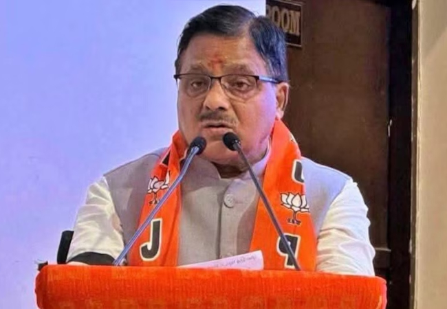 गोरखपुर में फ्लाईओवर लोकार्पण का निमंत्रण न मिलने पर BJP के दिग्गज सांसद का छलका दर्द, सोशल मीडिया पर लिखी ये बात