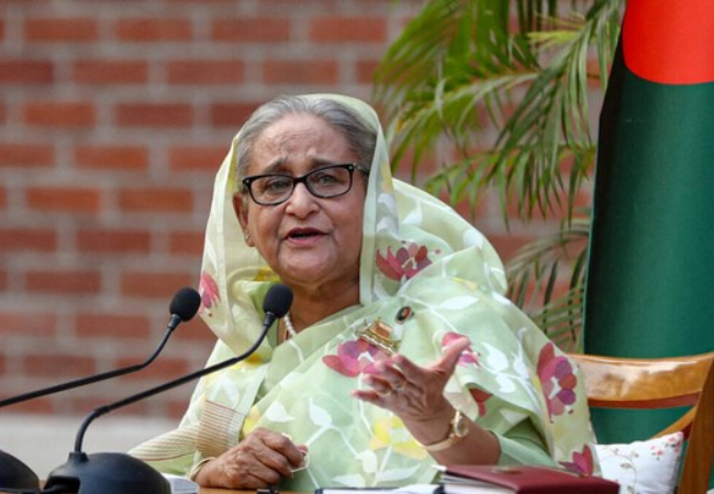 'मेरे कदम रखते ही वो मुझे मार देंगे', बांग्लादेश की पूर्व पीएम शेख हसीना दिसंबर में वापस वतन लौटेंगी, बोलीं- जाते ही करूंगी सरेंडर
