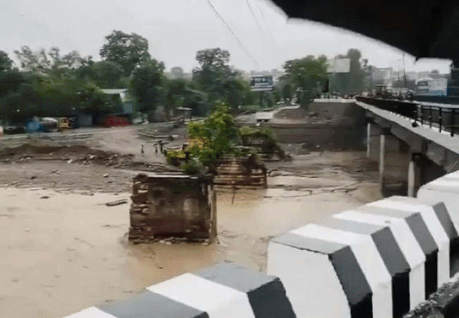 मॉनसून की पहली बारिश नहीं झेल पाया 16 करोड़ का पुल, आवाजाही ठप, कांग्रेस बोली-फ्रेंड्स, देखिए BJP का 'करप्शन मॉडल'