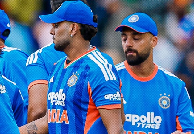 इंग्लैंड के खिलाफ वनडे सीरीज से टीम इंडिया में बड़ा बदलाव, हर्षित राणा और वरुण चक्रवर्ती की जगह इन दो खिलाड़ियों को मिला मौका