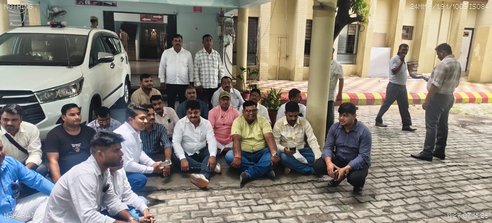 पत्रकार उत्पीड़न पर गरमाया माहौल: गालीबाज थानाध्यक्ष के खिलाफ जर्नलिस्ट्स प्रेस क्लब का प्रदर्शन,एसपी को सौंपा ज्ञापन