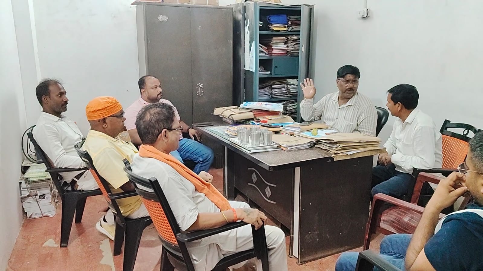 सोनौली नगर पंचायत में मनोनीत सभासदों का हंगामा, विकास कार्यों की अनदेखी का लगाया आरोप