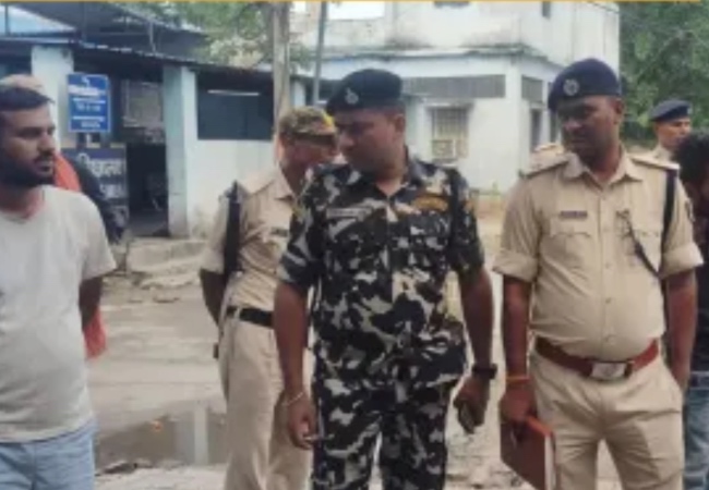 वैशाली में रास्ते के विवाद ने ली दो जानें, छुट्टी पर आए सेना के जवान और पिता की गोली मारकर हत्या