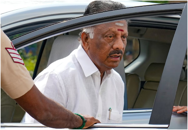 DMK में उपेक्षा से नाराज ओ पन्नीरसेल्वम बेटे के साथ जॉइन कर सकते हैं TVK
