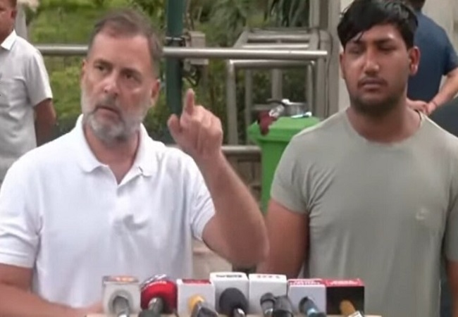 राहुल गांधी ने सरकार से दागा सवाल, बोले-छात्रों पर पैलेट गन से हमला क्यों? धर्मेंद्र प्रधान को जाना ही होगा