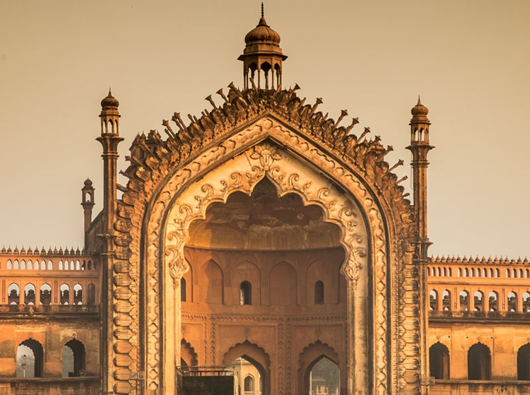 तहज़ीब, मिठास और शाही परंपरा का शहर है लखनऊ, उर्दू की मिठास और हिंदी की सरलता का दिखता है अनोखा मेल