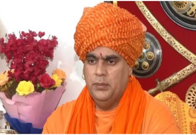 राम मंदिर चढ़ावा चोरों पर बरसे स्वामी चक्रपाणि, बोले- 'यहां बच जाओगे, वहां भगवान चित्रगुप्त कड़ाही में तलवाएंगे'