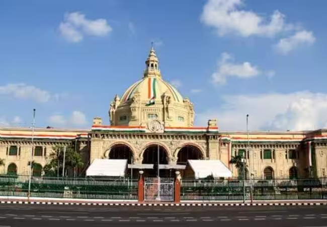 यूपी विधानमंडल का मानसून सत्र 3 से 6 अगस्त तक चलेगा,राम मंदिर चढ़ावा चोरी समेत कई मुद्दों पर विपक्ष कर सकता है हंगामा