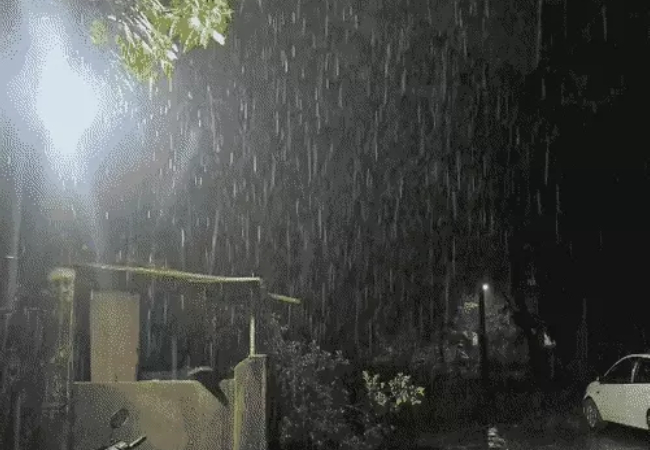 UP Monsoon Meter : यूपी में मानसून पड़ा कमजोर, 25 जिलों में बारिश का अलर्ट
