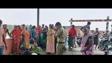नौतनवा में रेलवे अंडरपास के पास अर्धनग्न शव मिलने से सनसनी, हत्या या हादसा? जांच में जुटी पुलिस