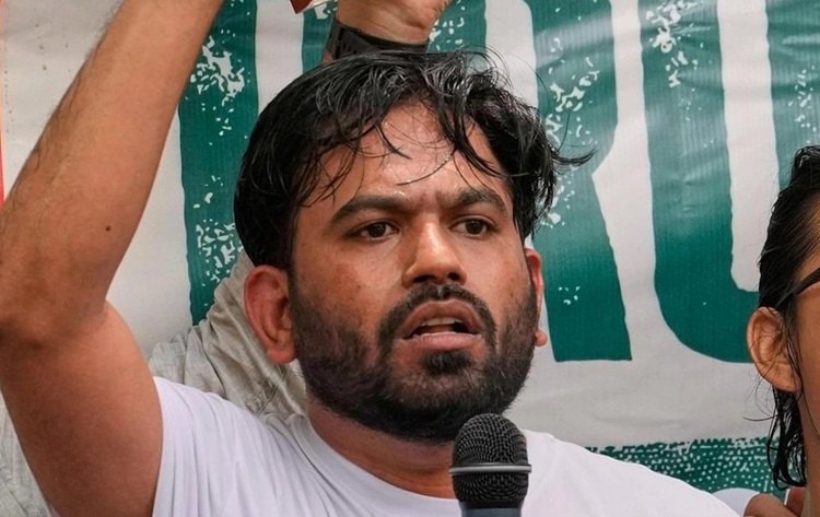 धर्मेंद्र प्रधान का इस्तीफा: अभिजीत दीपके बोले-हमारी अभी दो और मांगे हैं, हम कॉकरोच हैं ऐसे नहीं जाएंगे