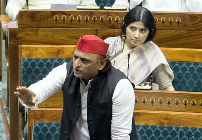 इनको बुलवा दिया, उनको बुलवा दिया… क्या आपस में कोई समझौता कर लिया? संसद में भड़के अखिलेश