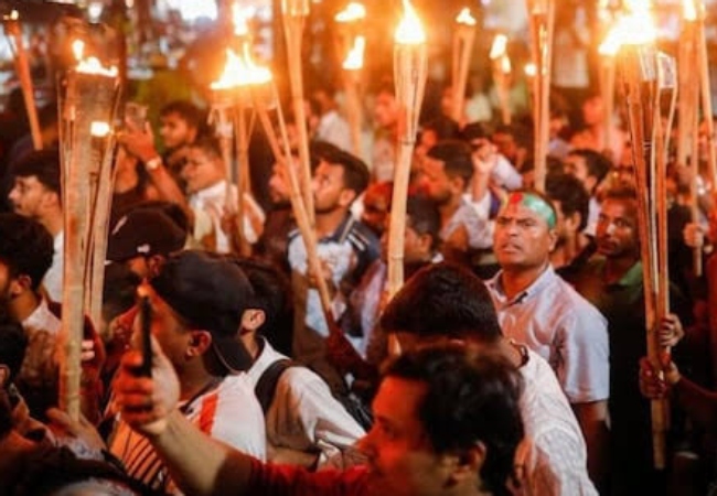 ढाका के पास छात्र रैली में बम धमाका, शेख हसीना के खिलाफ प्रदर्शन कर रहे 3 लोग घायल