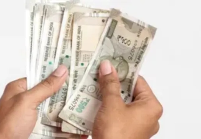 वाराणसी रेल मंडल के सीनियर डीएमएम 1.27 लाख रुपये की रिश्वत लेते रंगे हाथ गिरफ्तार, सीबीआइ की बड़ी कार्रवाई