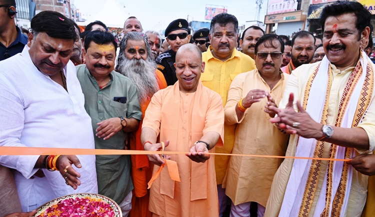 CM योगी ने गोरखपुर को दी बड़ी सौगात, कहा-'नए उत्तर प्रदेश' में रोड की कनेक्टिविटी हुई है बेहतर