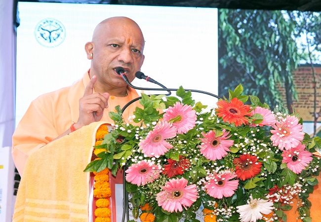 सीएम योगी ने स्कूल चलो अभियान के द्वितीय चरण का किया शुभारंभ, बोले-व्यक्ति, समाज व राष्ट्र की आधारशिला है शिक्षा