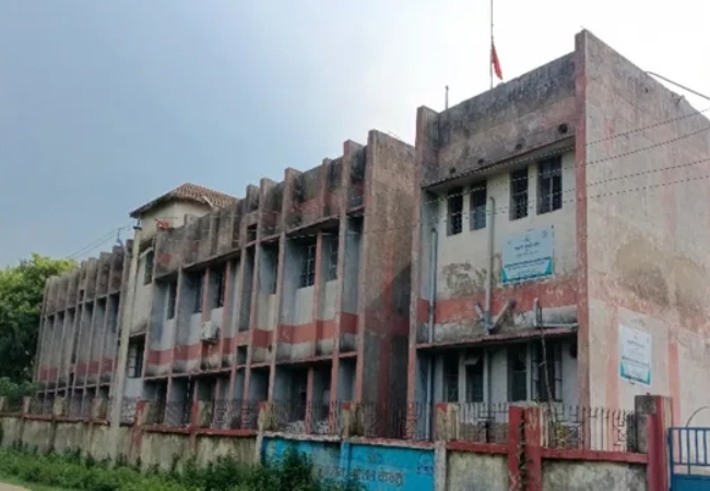 हजारीबाग में ₹8 करोड़ से बना ITI कॉलेज खंडहर में तब्दील, उद्घाटन के 11 साल बाद भी नहीं हुई पढ़ाई शुरू