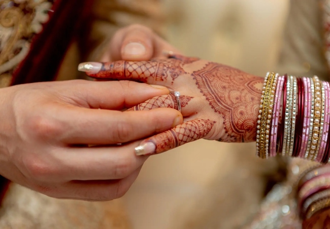 9 साल से मैरिज ब्यूरो वाले शादी नहीं ​करवा पाये..., निवारण आयोग का आदेश- मुआवजे के साथ पैसे लौटाने होंगे