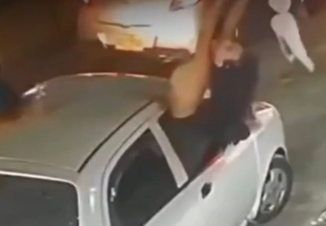 Video Viral-दारू के नशे में युवती ने सड़क पर किया ऐसा काम, लोगों की शर्म से झुक गई आंखें, फिर देखें आगे क्या हुआ?