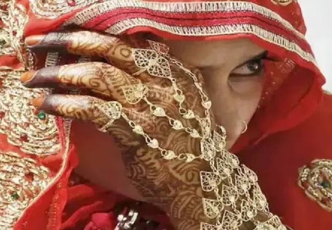 दो जीजाओं से थे अवैध संबंध, हरदोई में नवविवाहिता ने पति को खाने में जहर देकर की जान से मारने की कोशिश