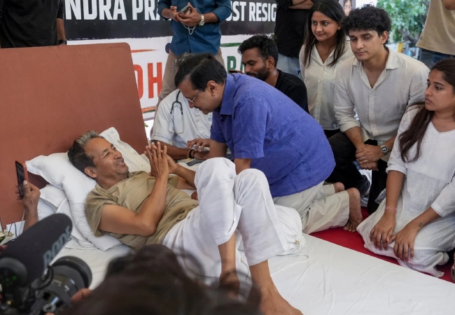 जंतर-मंतर पहुंचे केजरीवाल, बोले- ‘सोनम वांगचुक को बनाओ शिक्षा मंत्री’