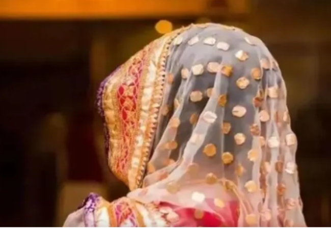 खेत में धान रोपती महिला पर गिरी बिजली, मौके पर दर्दनाक मौत