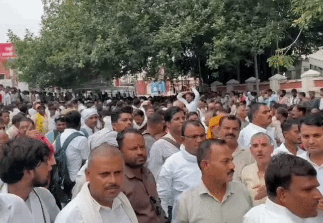 लखनऊ में कोटेदारों का प्रदर्शन, विधानसभा घेराव से पहले रोके गए; अगस्त से राशन वितरण बंद करने की चेतावनी