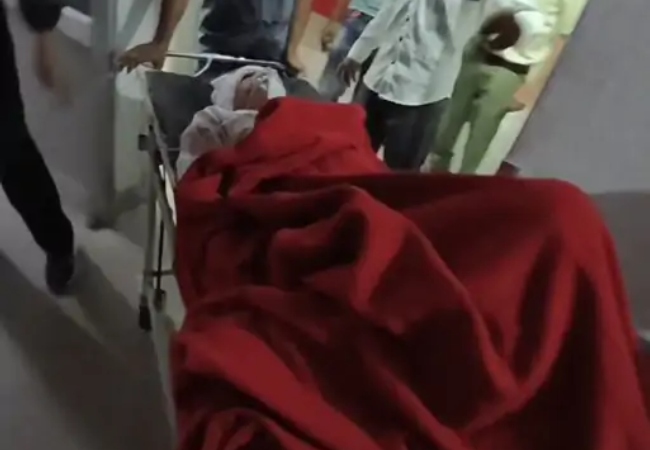 मेरठ में शादी से इनकार पर युवती को बीच सड़क मारी गोली, चिल्लकर बोला- किसी और की नहीं होने दूंगा