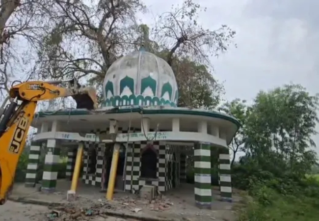 उत्तराखंड के जसपुर में अवैध मजार ध्वस्त, पांच बीघा सरकारी जमीन मुक्त