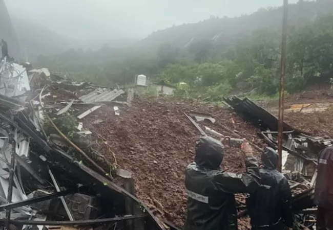 महाराष्ट्र में भारी बारिश का कहर, पुणे में लैंडस्लाइड से 3 की मौत, मुंबई-पुणे हाईवे और रेल सेवा पूरी तरह ठप
