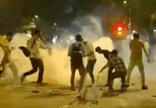 दीपके बोले- भाजपा गुंडे भेज पत्थरबाजी करवा रही, दिल्ली के 16 मेट्रो स्टेशन बंद, सीजेआई बोले- जरूरत पड़ने पर दखल दूंगा