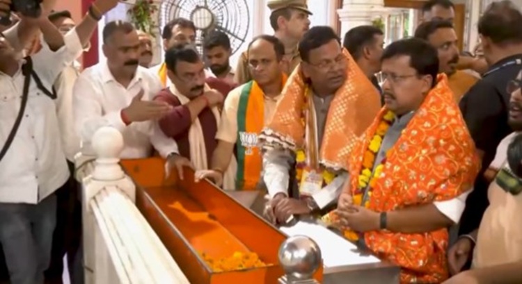 हनुमान सेतु दर्शन के लिए पहुंचे नितिन नवीन, कहा-उत्तर प्रदेश विकास के पैमाने पर बढ़ रहा आगे