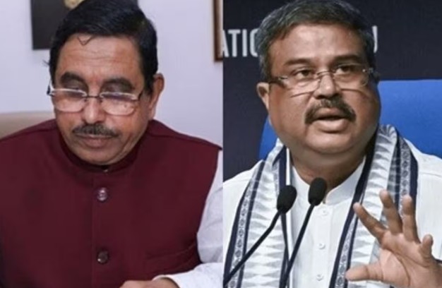 धर्मेंद्र प्रधान के इस्तीफे के बाद प्रह्लाद जोशी को दिया गया शिक्षा मंत्रालय का अतिरिक्त प्रभार