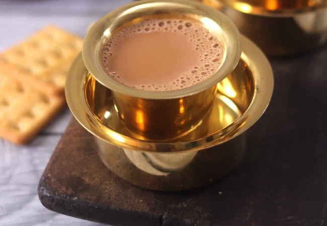 उबलते पानी में गिरी पत्तियों से शुरू हुआ सफर, जानिए कैसे चीन की एक खोज बनी दुनिया का पसंदीदा पेय