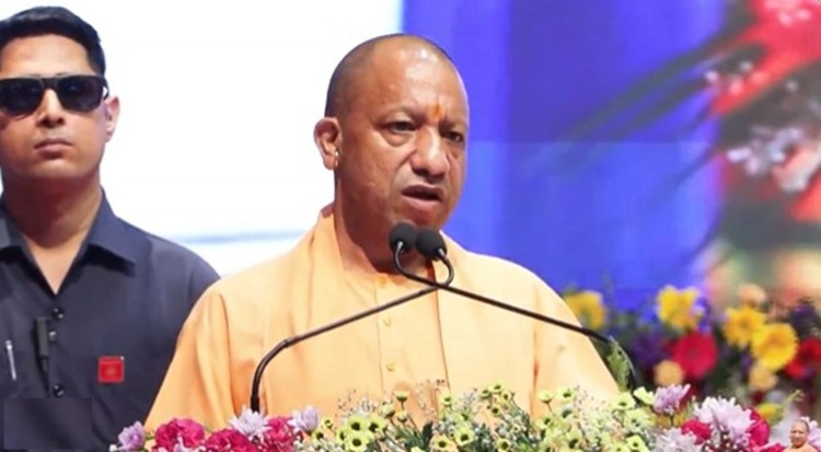 सोशल मीडिया आज की आवश्यकता, अच्छे कंटेंट डालिए, फेक अकाउंट के बारे में लोगों को बताएं...​शिक्षकों से सीएम योगी की अपील