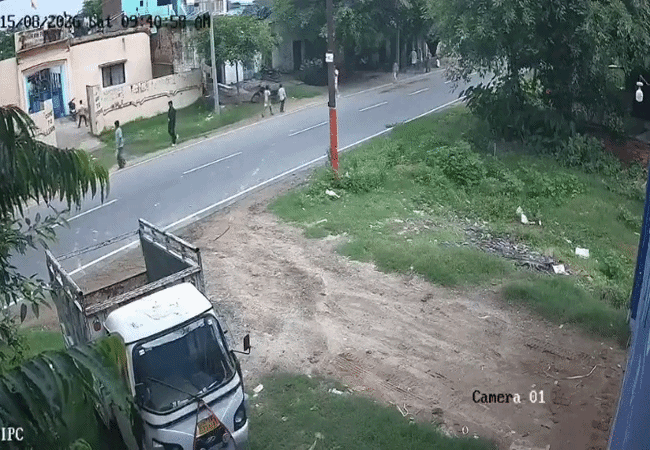 संभल में 15 अगस्त समारोह के दौरान हादसा, स्कूल का छज्जा गिरने से 6 साल के बच्चे की मौत