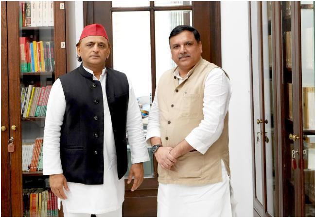 अखिलेश यादव से संजय सिंह ने की मुलाकात, AAP-सपा के बीच संभावित चुनावी गठबंधन पर सियासी हलचल तेज