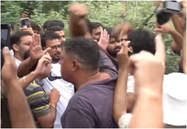 जयपुर में कॉकरोच जनता पार्टी के कार्यकर्ताओं पर हमला, आशुतोष रांका ने बीजेपी और पुलिस पर लगाए गंभीर आरोप