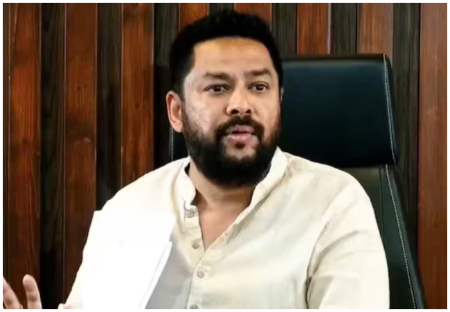 वित्तीय अनियमितता मामले में घिरे कर्नाटक के मंत्री बी नागेंद्र का मंत्रिमंडल से इस्तीफा, बोले- पार्टी को शर्मिंदगी से बचाने के लिए हट रहा हूं