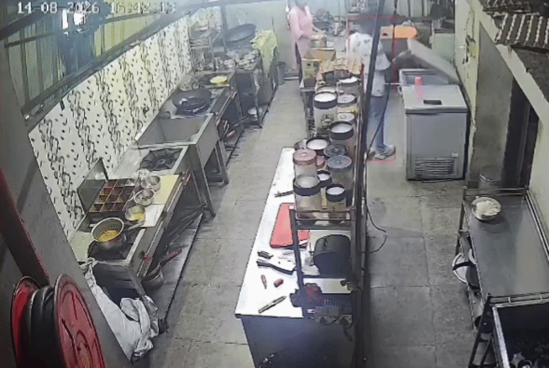 Jabalpur Mahfil Bar Murder : जबलपुर महफिल बार मर्डर का CCTV फुटेज वायरल, महज 2 सेकंड में युवती पर चाकू से 4 बार किया वार