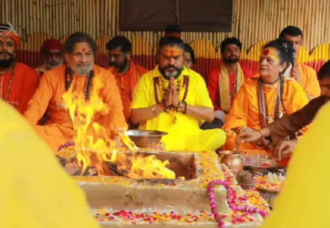 श्रीकृष्ण जन्मभूमि मुक्ति की कामना को लेकर हवन-यज्ञ और की गई प्रार्थना: चित्रगुप्त पीठाधीश्वर सच्चिदानंद महाराज