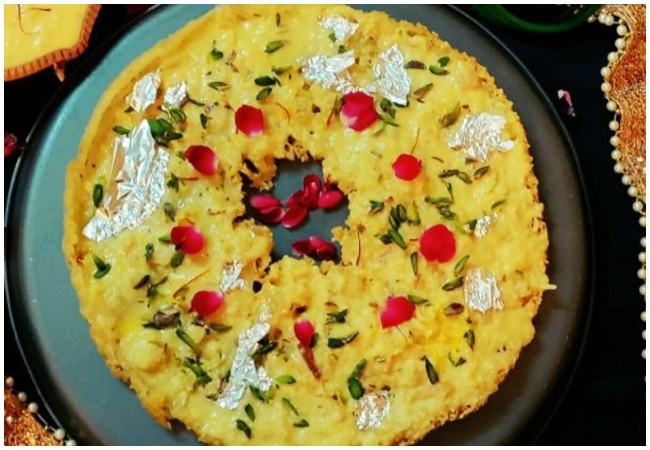 सावन माह में हरियाली तीज पर ऐसे आसानी से बनाएं हलवाई जैसा स्वादिष्ट घेवर