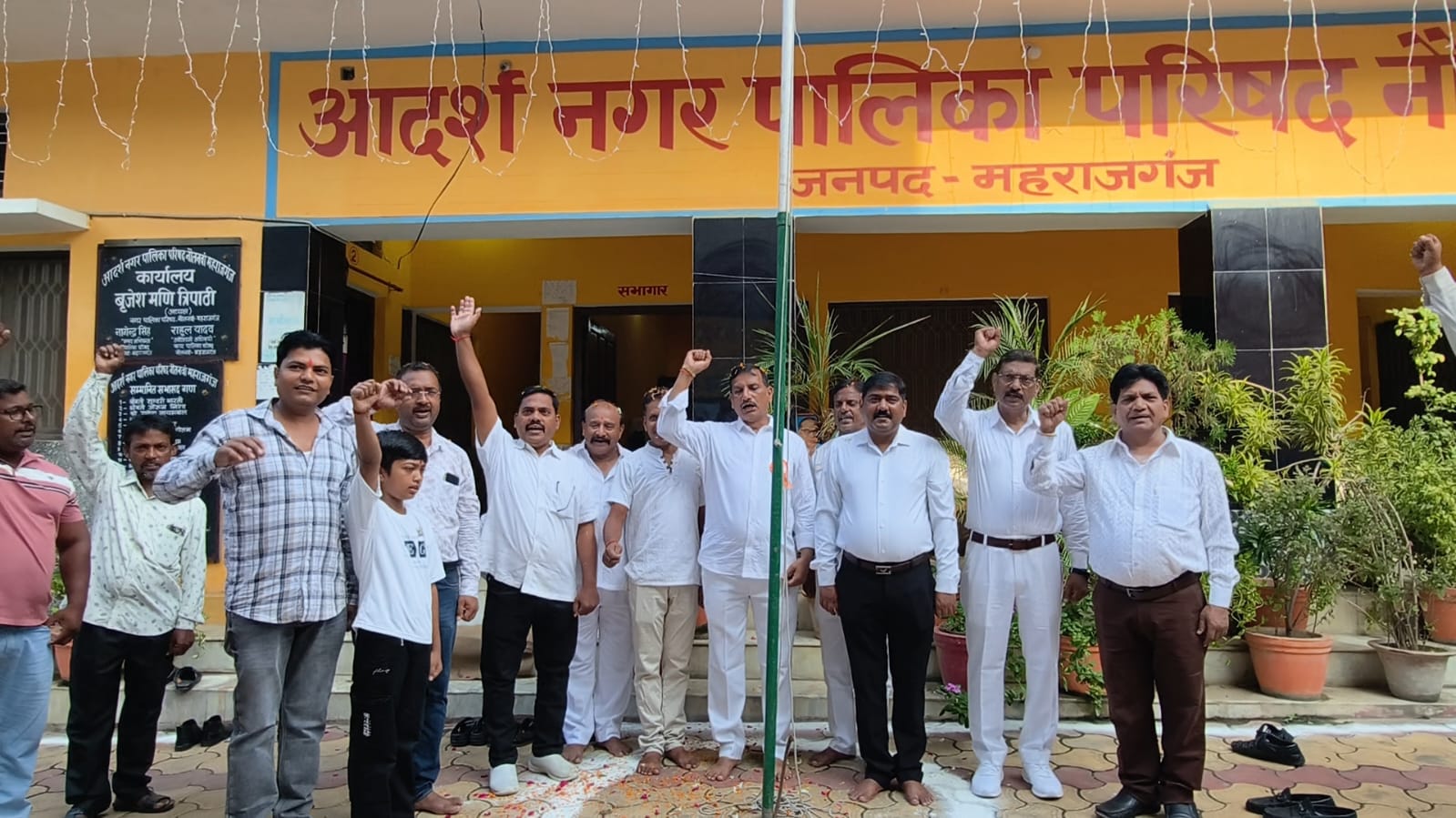 नौतनवां में शान से लहराया तिरंगा, पालिका अध्यक्ष बृजेश मणि त्रिपाठी ने दी स्वतंत्रता दिवस की शुभकामनाएं