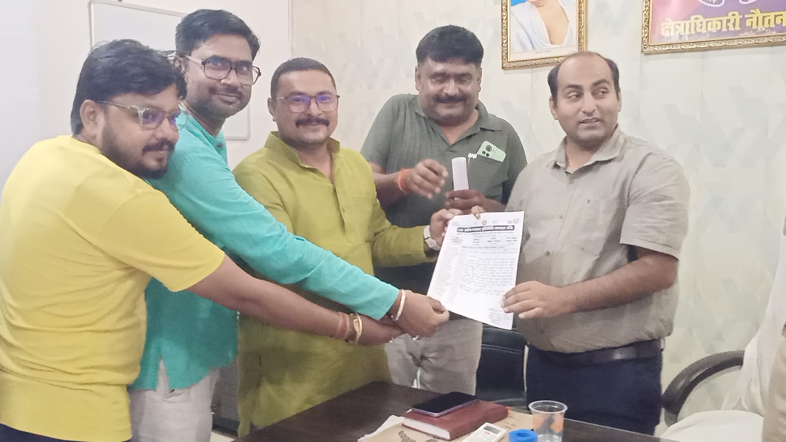 सोनौली में हाईवे के कट बंद होने से व्यापारियों में आक्रोश, आंदोलन की चेतावनी