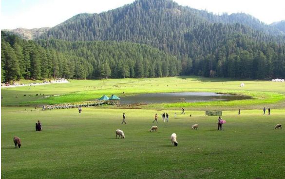 Khajjiar Travel : भीड़ और शोर से दूर खज्जियार की खूबसूरती के नजारे अदृभुद है, आइये यहां शुकून के पल बिताने
