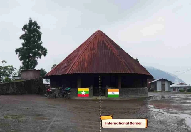 जानिए भारत के उस अनोखे गांव की कहानी जहां से गुजरती है दो देशों की सीमा, सोता है देश में और खाने के लिए जाना पड़ता है विदेश